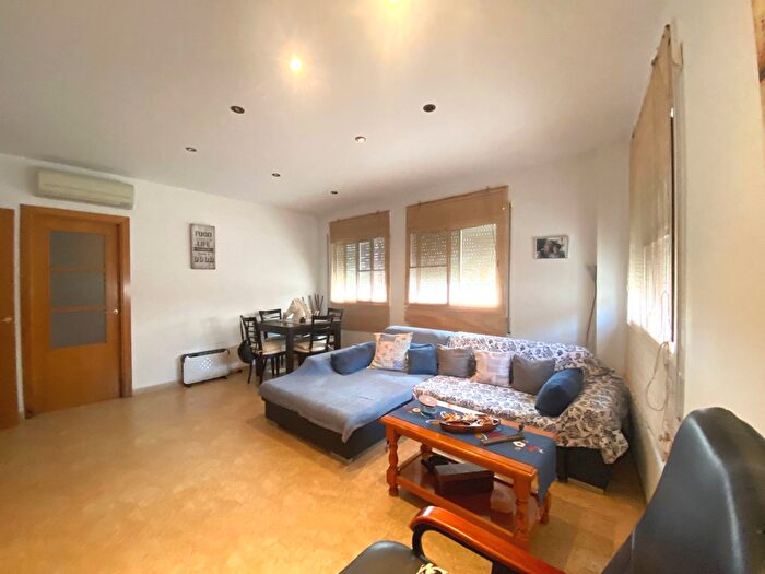 Casas en venta y pisos alquiler - 3