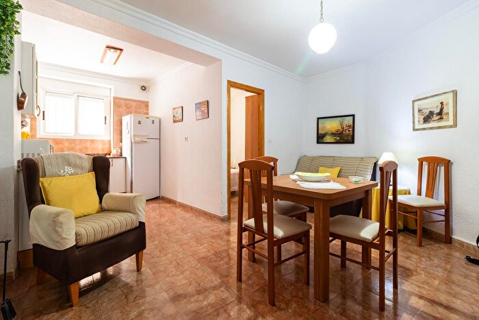 Casas en venta y pisos alquiler - 1