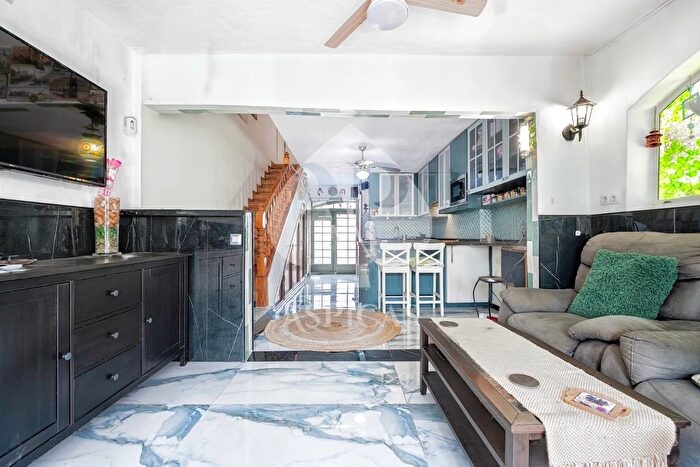 Casas en venta y pisos alquiler - 2