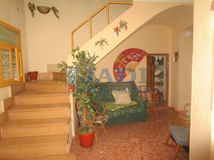 Casas en venta y pisos alquiler - 2