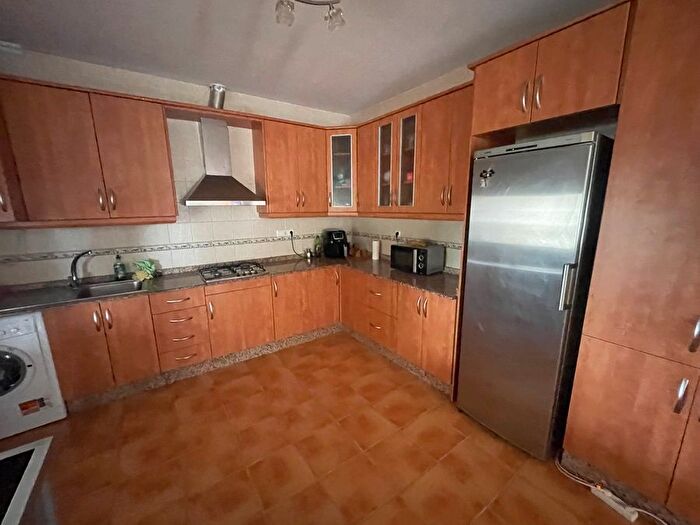 Casas en venta y pisos alquiler - 3