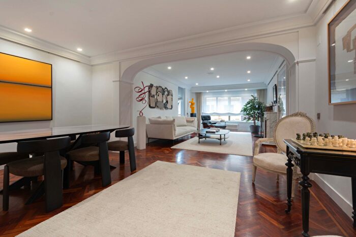 Piso en venta en Centro Casco Histórico, Parque San Francisco Uría de 4 habitaciones