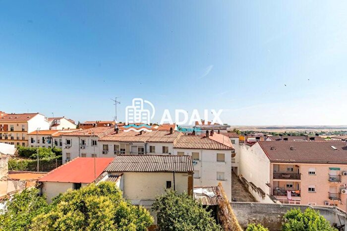 Casas en venta y pisos alquiler - 1