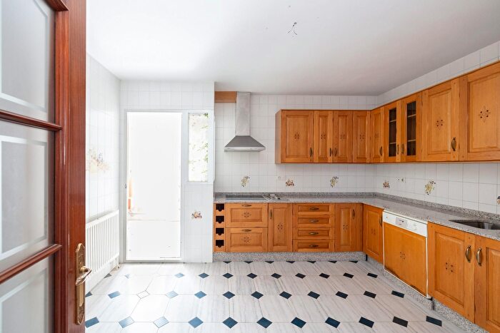 Casas en venta y pisos alquiler - 3