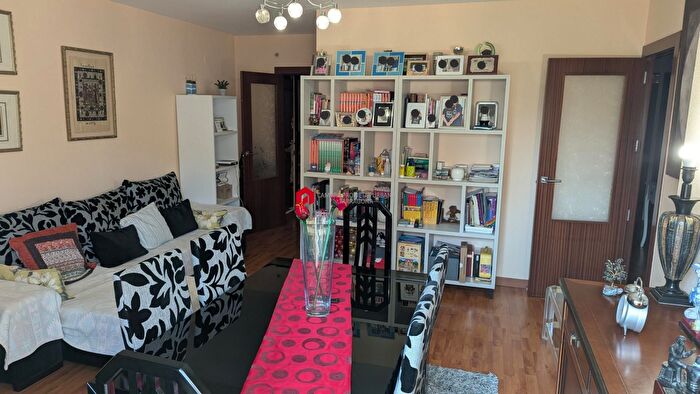 Casas en venta y pisos alquiler - 2
