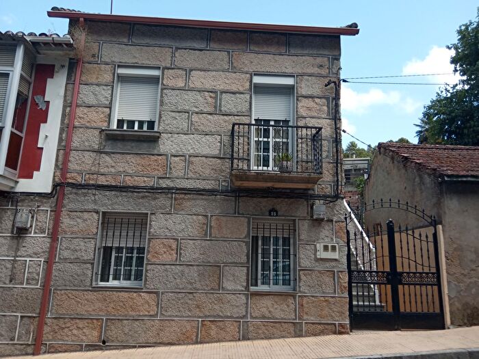 Casas en venta y pisos alquiler - 1