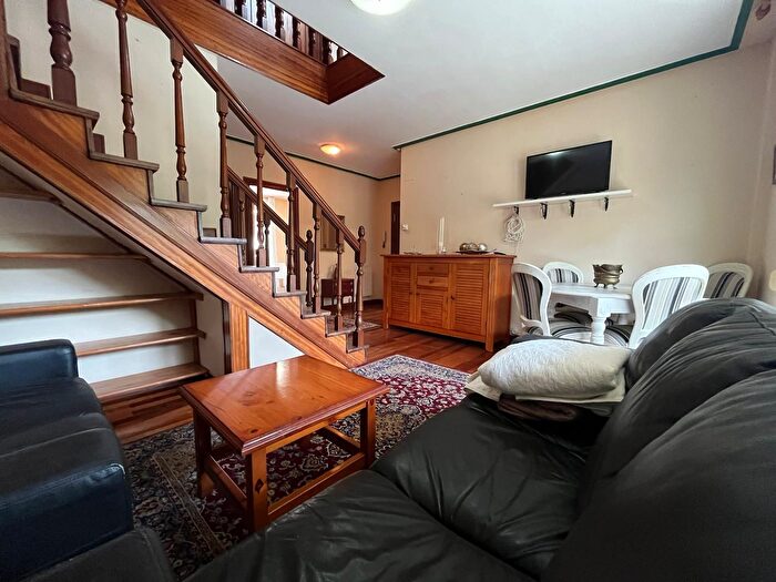 Casas en venta y pisos alquiler - 2