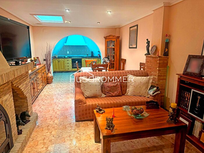 Casas en venta y pisos alquiler - 3
