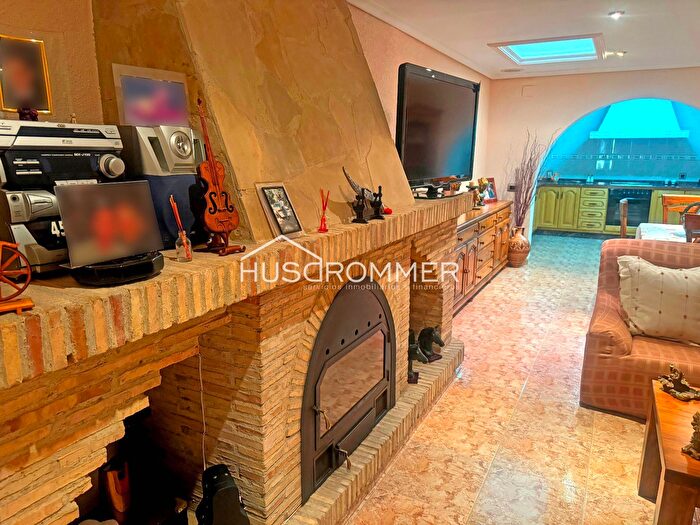Casas en venta y pisos alquiler - 1