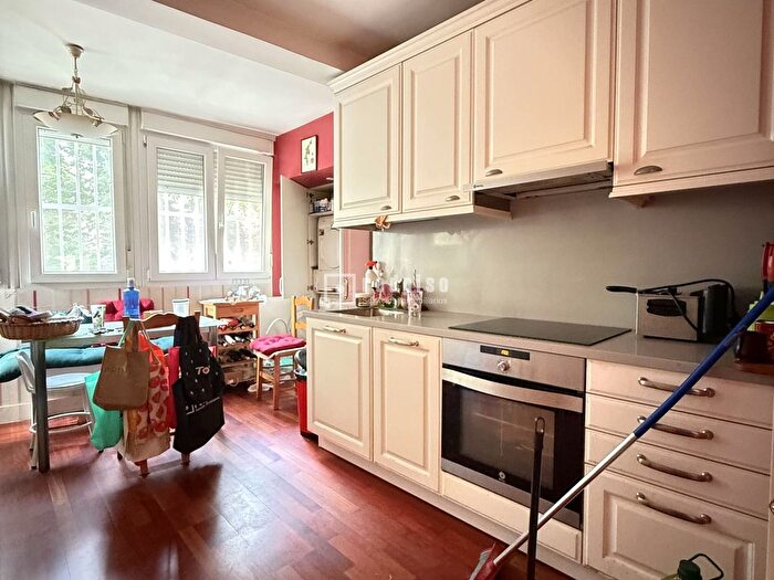 Casas en venta y pisos alquiler - 3