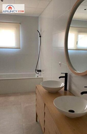 Casas en venta y pisos alquiler - 3
