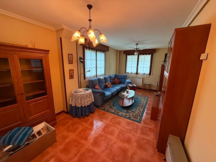 Casas en venta y pisos alquiler - 3