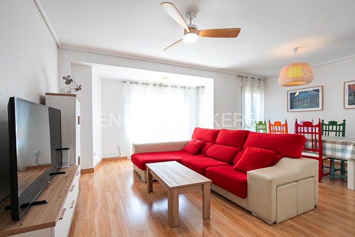 Casas en venta y pisos alquiler - 2