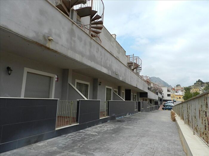 Casas en venta y pisos alquiler - 2