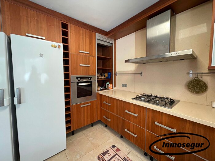 Casas en venta y pisos alquiler - 3