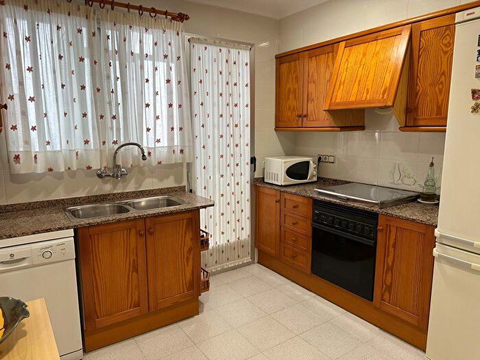 Casas en venta y pisos alquiler - 3