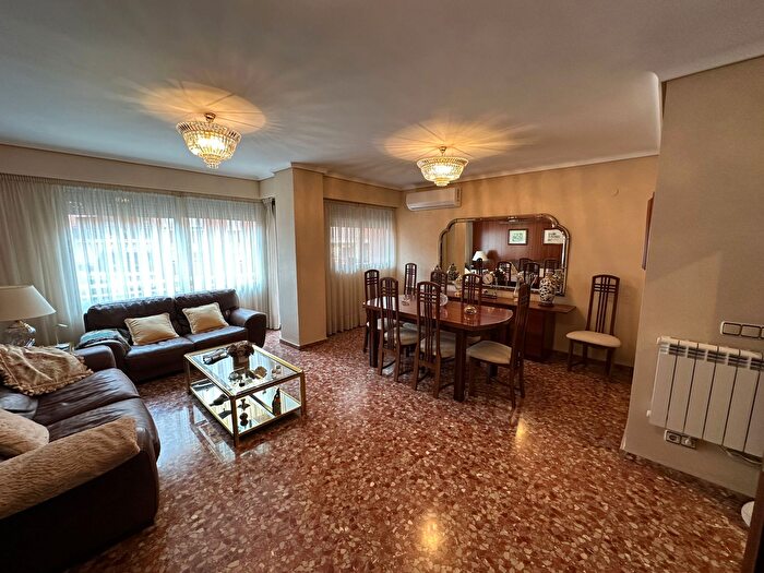 Casas en venta y pisos alquiler - 1