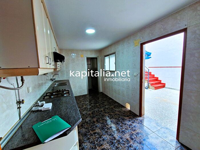 Casas en venta y pisos alquiler - 3