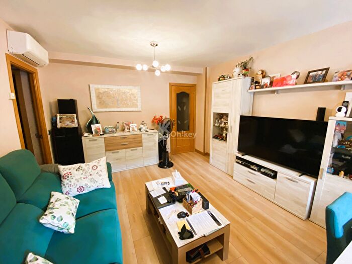 Casas en venta y pisos alquiler - 3