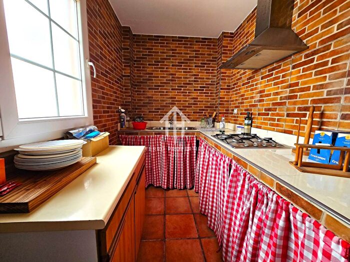 Casas en venta y pisos alquiler - 3