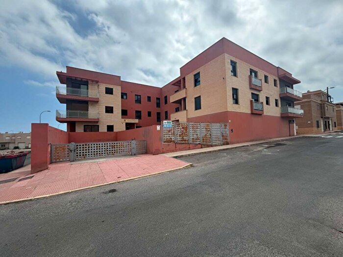 Piso en venta en Tahal, Almería de 2 habitaciones