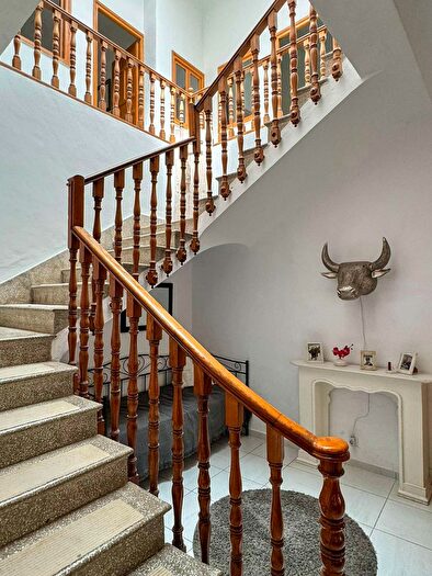 Casas en venta y pisos alquiler - 3