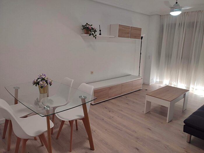 Piso en alquiler en Centro, San Lorenzo de 3 habitaciones
