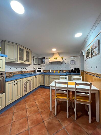 Casas en venta y pisos alquiler - 3