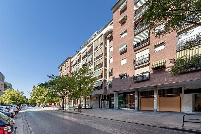 Piso en venta en Genil, Castaño Mirasierra de 3 habitaciones