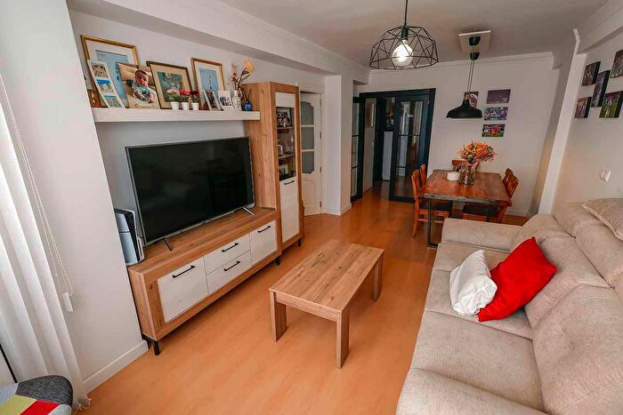 Casas en venta y pisos alquiler - 1