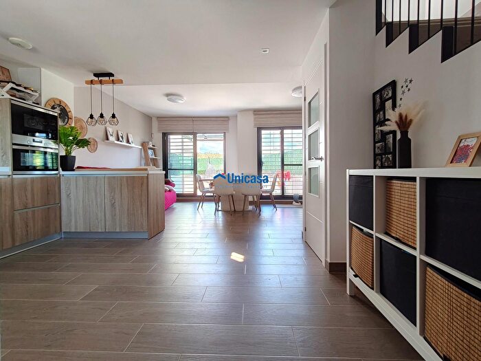 Casas en venta y pisos alquiler - 3