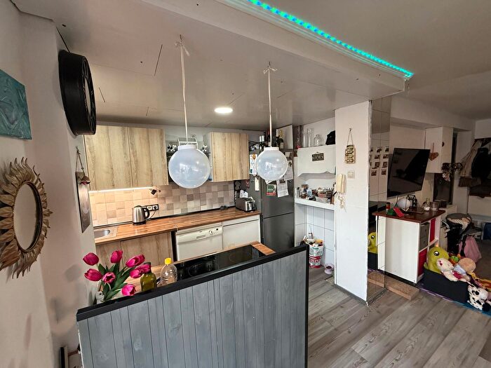 Casas en venta y pisos alquiler - 2