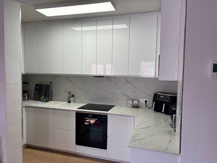 Casas en venta y pisos alquiler - 2
