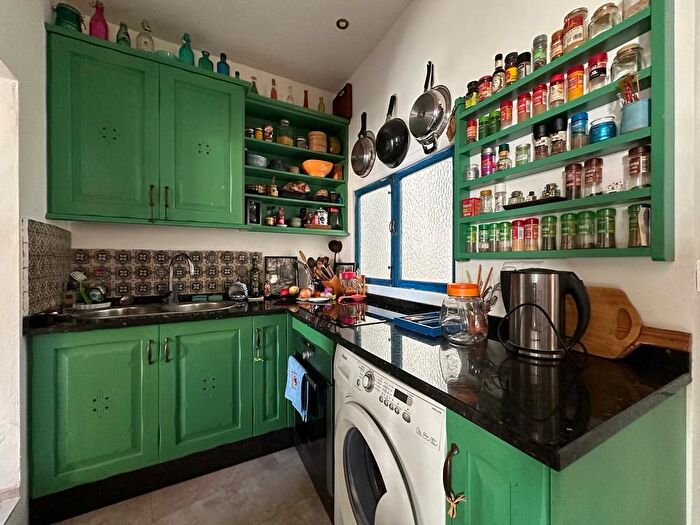 Casas en venta y pisos alquiler - 3