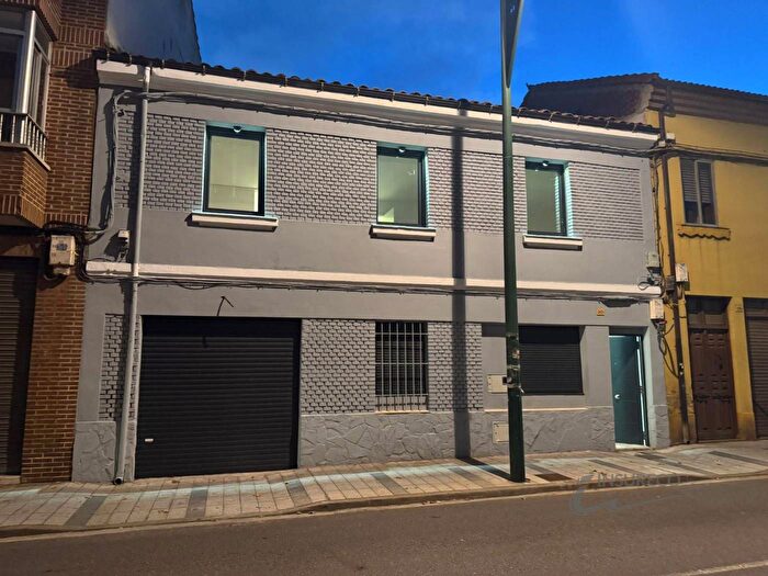 Casas en venta y pisos alquiler - 1