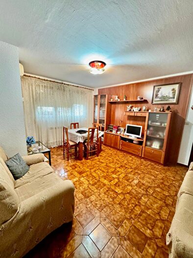 Casas en venta y pisos alquiler - 1