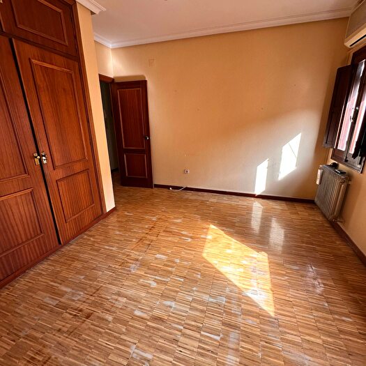 Casas en venta y pisos alquiler - 3