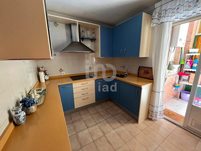 Casas en venta y pisos alquiler - 3