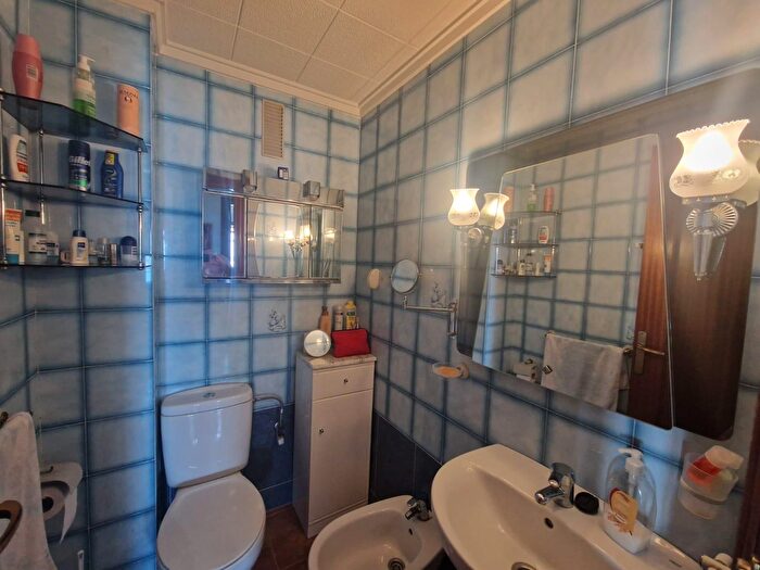 Casas en venta y pisos alquiler - 3