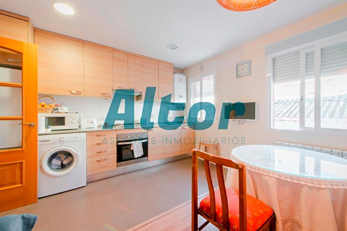 Casas en venta y pisos alquiler - 3