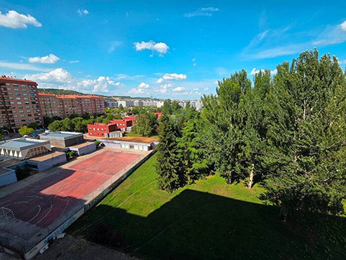 Casas en venta y pisos alquiler - 1