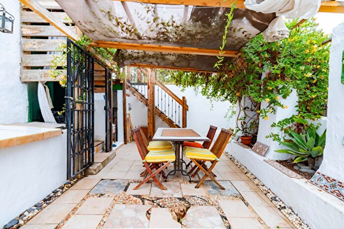 Casas en venta y pisos alquiler - 3