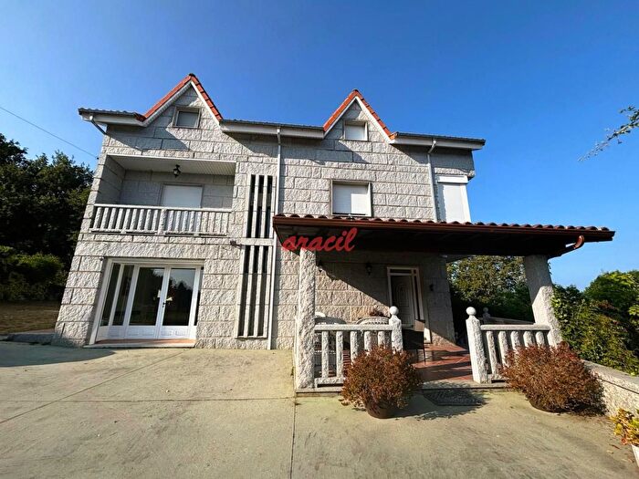 Casa en venta en Toén, Ourense de 6 habitaciones