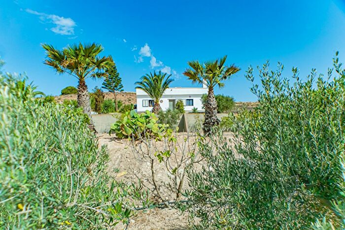 Casa en venta en Las Negras, Níjar de 3 habitaciones