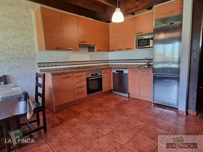 Casas en venta y pisos alquiler - 3