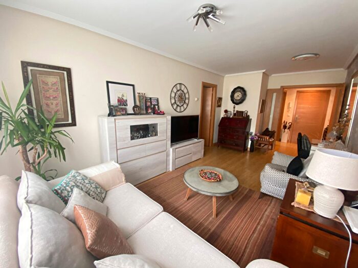 Casas en venta y pisos alquiler - 2