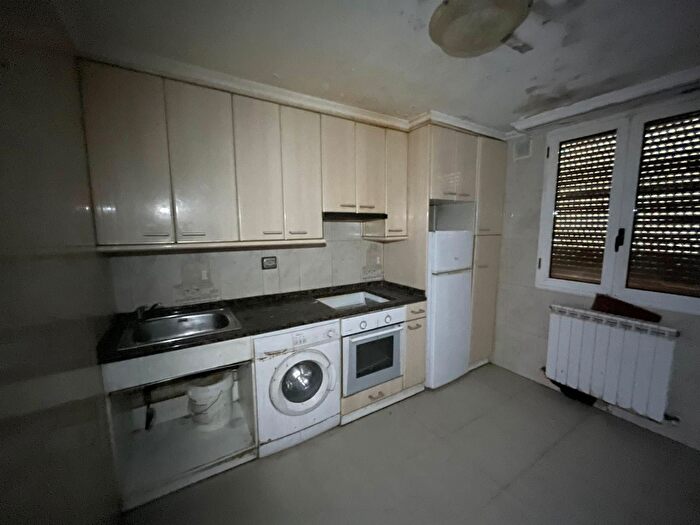 Casas en venta y pisos alquiler - 3