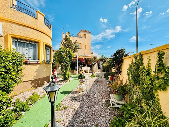 Casas en venta y pisos alquiler - 3