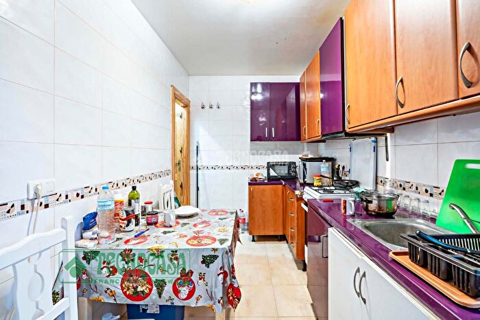 Casas en venta y pisos alquiler - 3