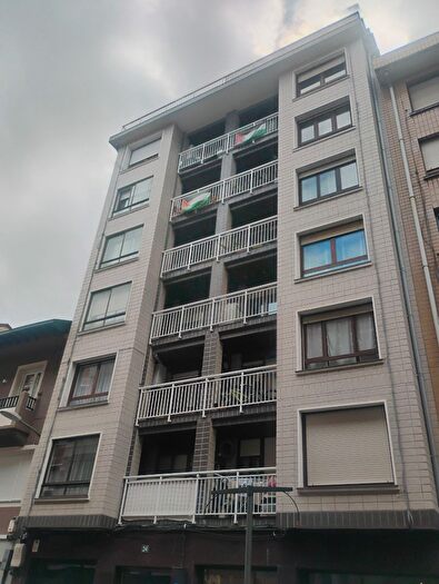 Casas en venta y pisos alquiler - 1